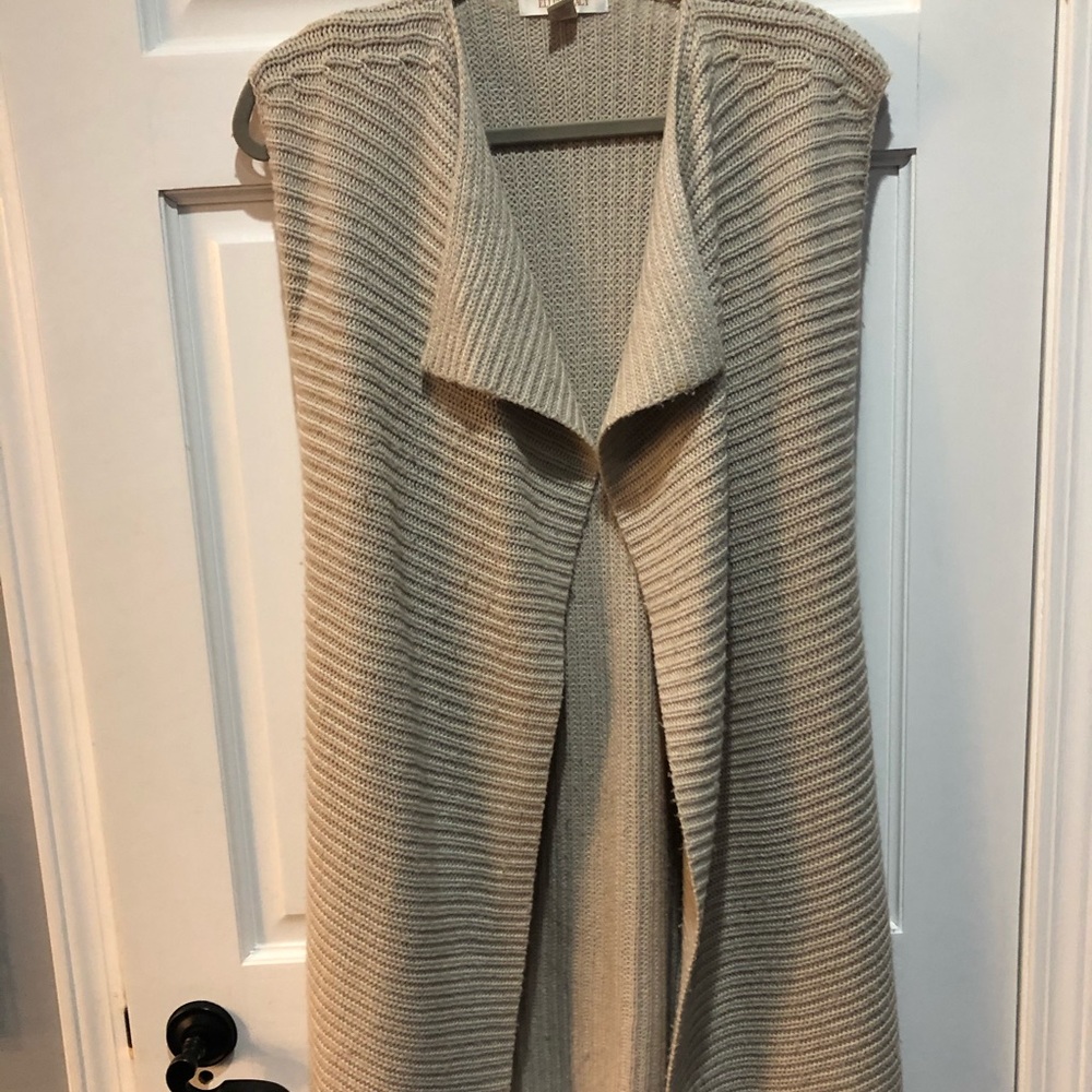 Long open vest sweater with leather belt